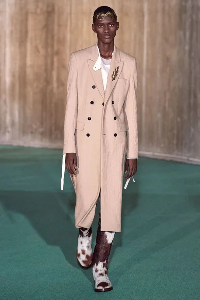 Look 25